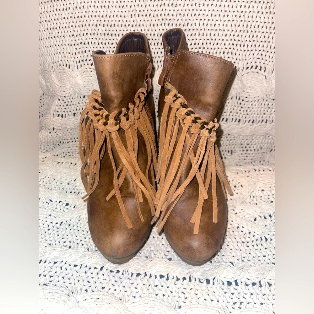 Sbicca Zepp Tan Fringe Bootie Wedges. Women’s 7.5